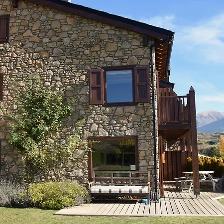 Casa Con Jardin Y Piscina. * Estavar