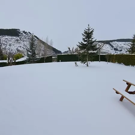 Casa Con Jardin Y Piscina. * Estavar