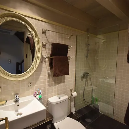 Casa Con Jardin Y Piscina. * Estavar