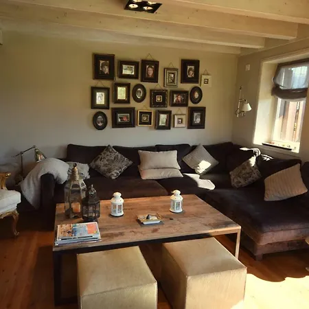 Casa Con Jardin Y Piscina. Prázdninový dům *