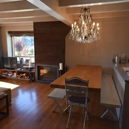Casa Con Jardin Y Piscina. * Estavar